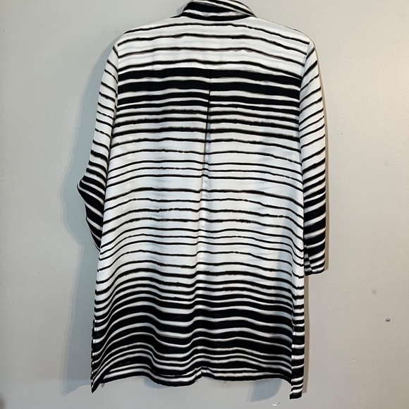 Chicos Top Women M Black Striped Tunic Neutral Minimalist Capsule Old Money 80s - Picture 11 of 16